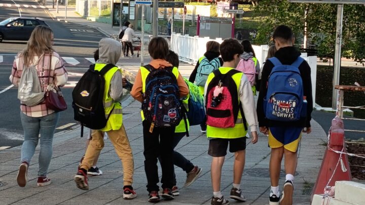 Abanto-Zierbena impulsa Eskola Bideak para acompañar a los txikis al colegio