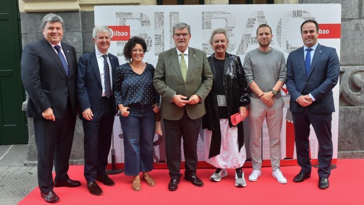 El Ayuntamiento de Bilbao entrega los Premios «Ciudad amigable con las personas mayores»