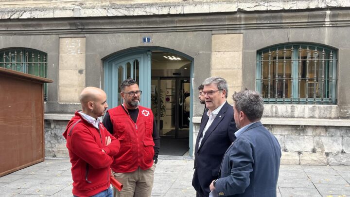 Aburto ofrece la «incorporación social» a los 80 desalojados en Zorrozaurre