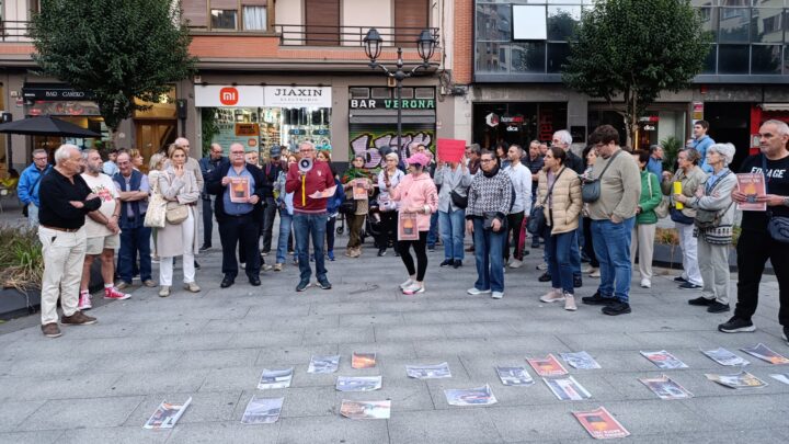 «Nos están quemando el barrio»: la desesperación vecinal por los incendios en Amezola