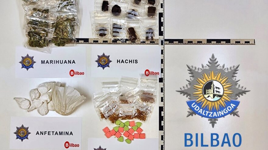 Marihuana, hachís, anfetamina y metanfetamina en la riñonera de un detenido en un bar de Bilbao