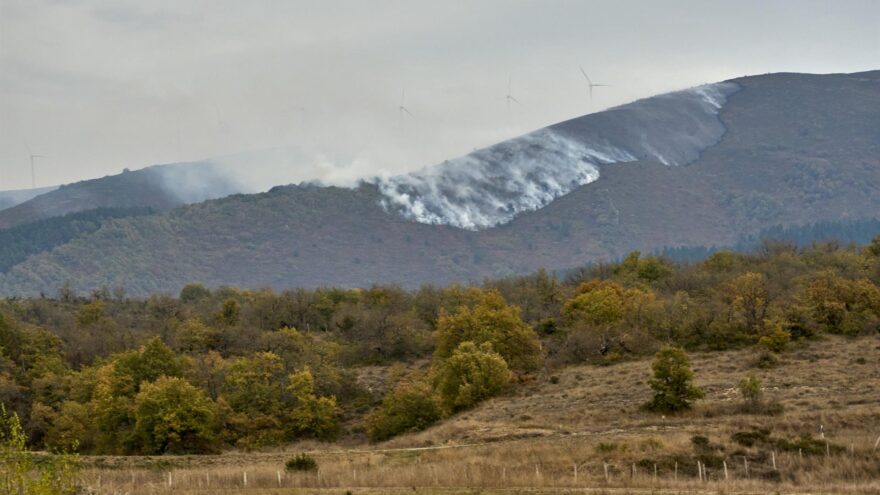 Sofocado el incendio en la Sierra de Elgea iniciado el sábado por la tarde