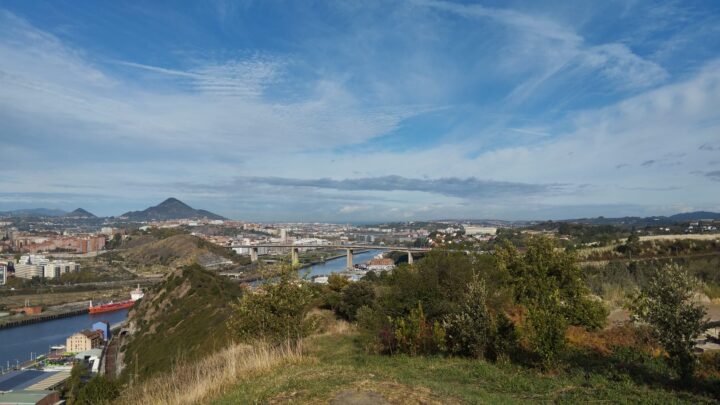 Vista panorámica del Gran Bilbao desde el Monte Banderas