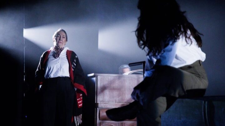 Rozalén y Luisa Gavasa llenan el Teatro Arriaga de Bilbao con ‘Chavela’