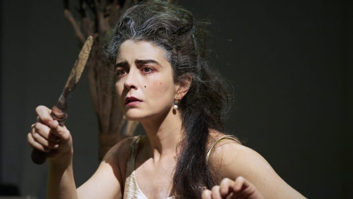 Erica Rivas: «El mundo se está viniendo abajo y lo único que nos va a salvar es el teatro»