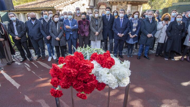 Bilbao traslada este año la ofrenda y homenaje por el «Día de la memoria» al conjunto escultórico ‘Atalase’