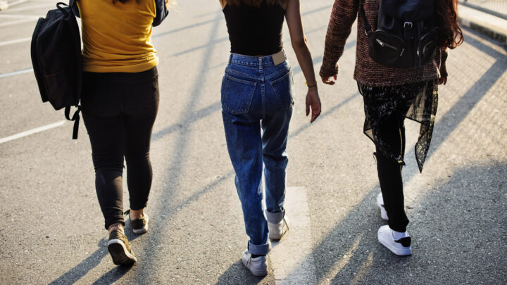 Alcohol y cannabis con 14 años: «No podemos impedir que nuestros hijos estén con sus amigos, pero sí fomentar su espíritu crítico»