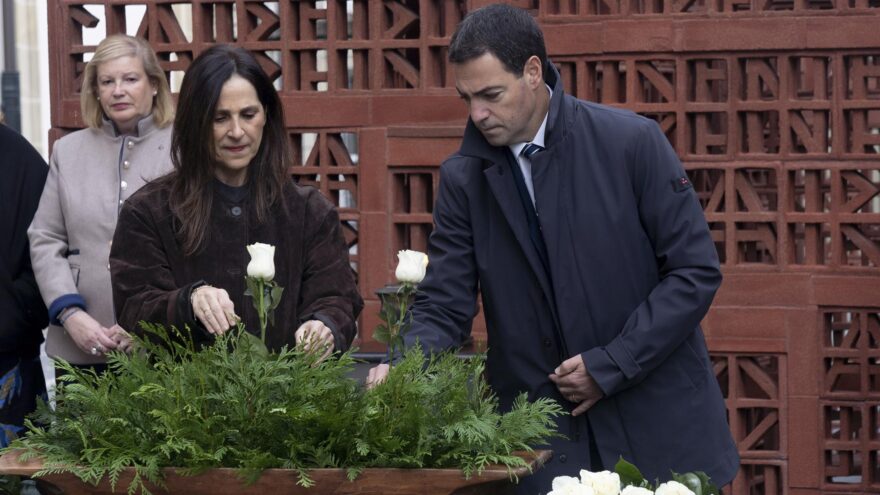 El Parlamento Vasco conmemora el ‘Día de la Memoria’ con todos los grupos salvo PP y Vox
