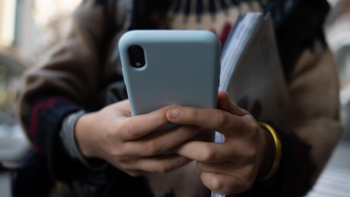 La Ertzaintza advierte sobre estafas en Instagram con suplantación de famosos