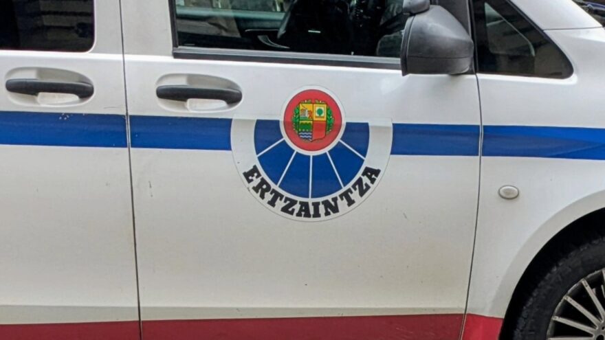 Un joven de 19 años arrestado por asaltar a una mujer en el portal