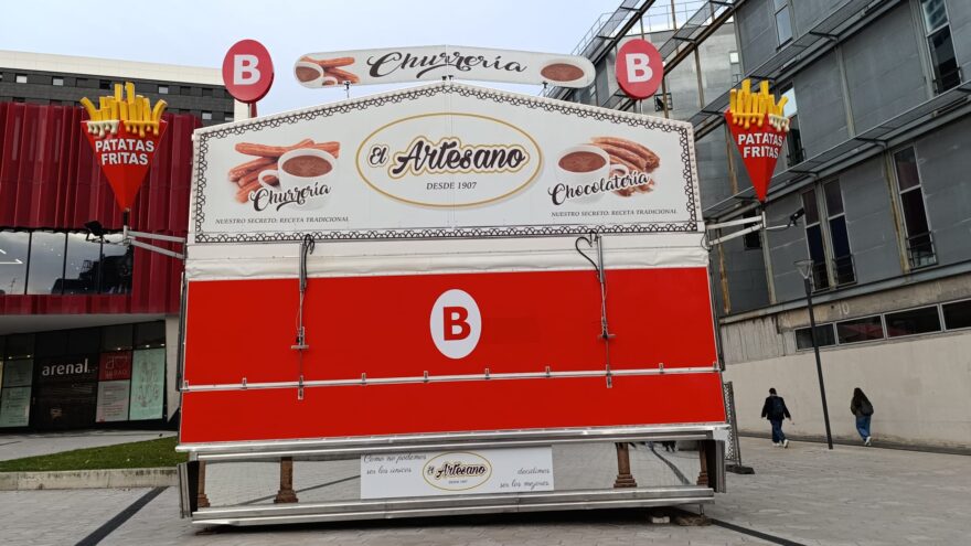 La explanada de la Intermodal acoge por primera vez una churrería