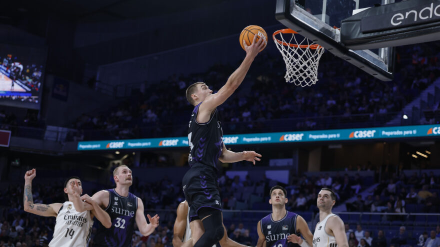 Tan cerca, tan lejos