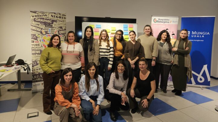 Mungia impulsa el emprendimiento femenino con actividades en centros escolares