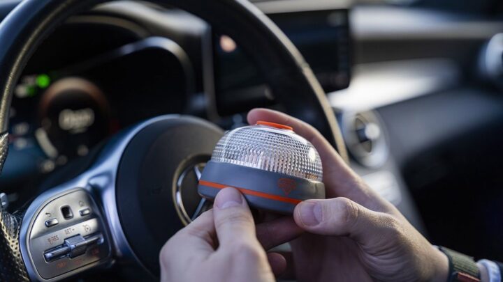 La nueva baliza UV-16 no es un capricho: «Puede salvar vidas»