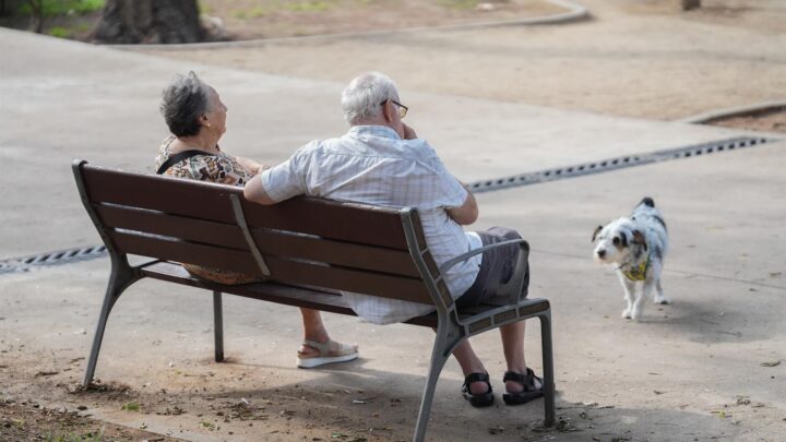 Las pensiones contributivas y de clases pasivas subirán en torno a un 2,7% en 2026
