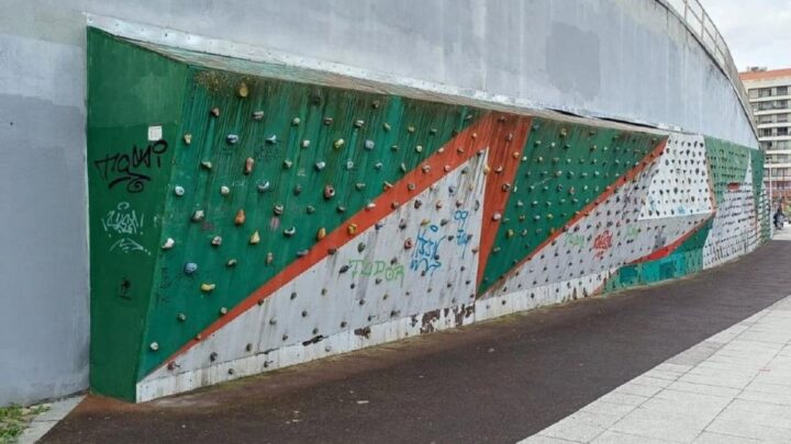 Desalojadas cuatro personas tras un incendio en el antiguo matadero de Zorrotza