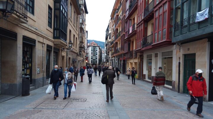 Paca Blanco narra su vida, del Patronato de Franco a la crisis climática: «Si no luchas, estás perdida»