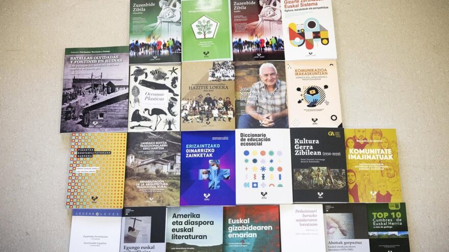 La Universidad del País Vasco presenta 40 nuevos trabajos sobre cultura vasca y euskera en la Feria de Durango