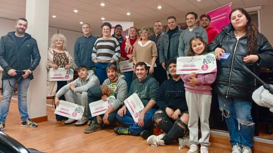 Abanto-Zierbena entrega más de 16.000 euros en cheques a emprendedores