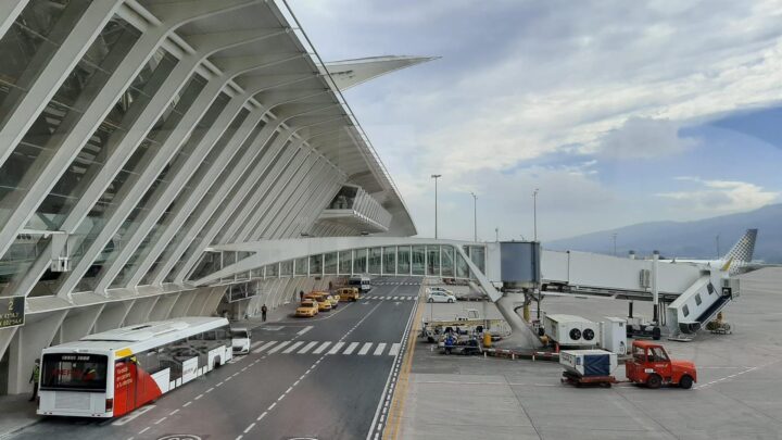 Los aeropuertos vascos aumentan un 10% sus vuelos durante el puente festivo