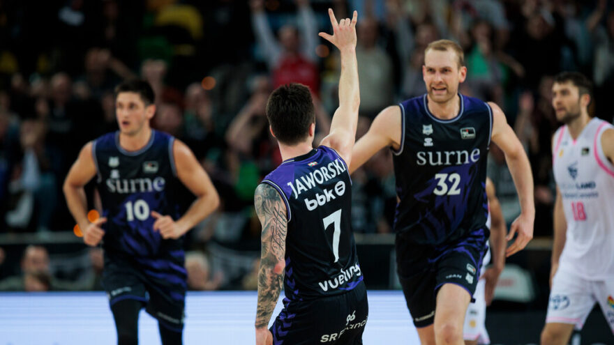 Victoria de carácter al son de Jaworski y Pantzar