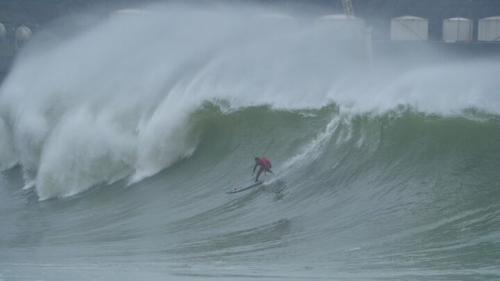 El Punta Galea Challenge vuelve por todo lo alto: Olas de 5 metros y récord de público