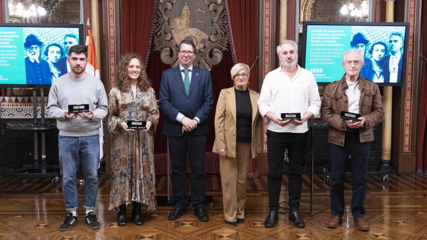 Premios literarios de Bilbao destacan nuevos talentos en poesía y ensayo