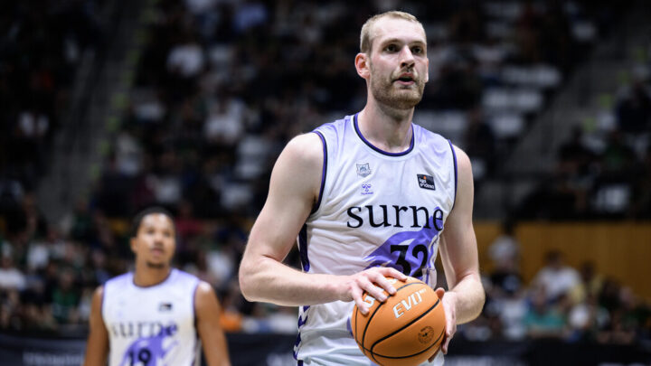 Hlinason: El gigante islandés, líder de los rebotes y clave en la defensa del Bilbao Basket