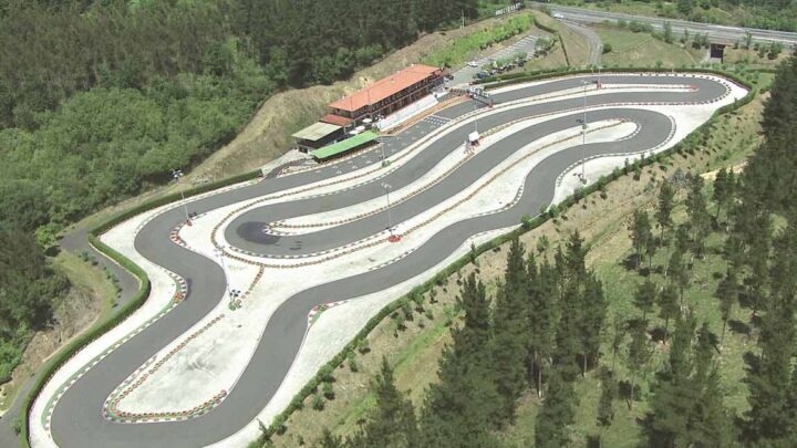 Tres décadas de motor y naturaleza en el corazón de Enkarterri