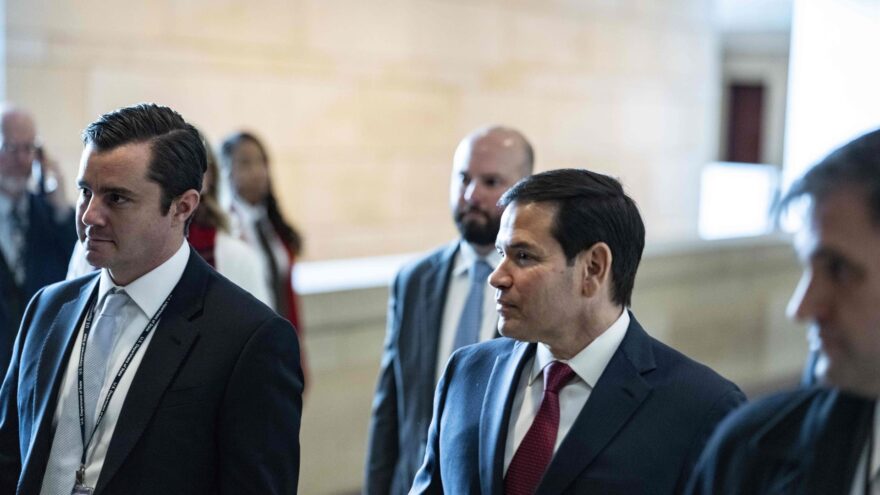 Maduro está «bajo arresto» y será sometido a juicio en suelo estadounidense