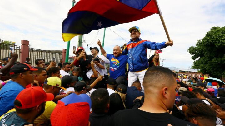 El Gobierno venezolano llama a la calma mientras denuncia una «masacre» por los ataques de EEUU