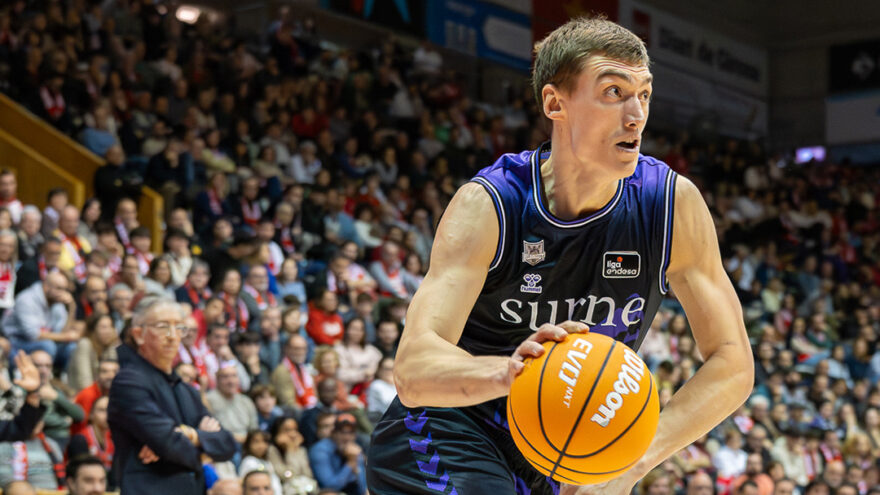 Stefan Lazarevic sufre un esguince de rodilla y una pequeña fractura ósea