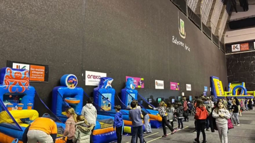 Gernika-Lumo atrae a casi 3.000 visitantes a su Parque Infantil de Navidad