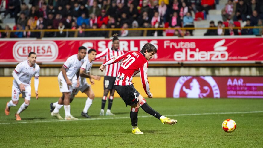 ⚽ ¡Unai Gómez tras pegar al palo, penalti sobre Nico que ejecuta y marca el bermeotarra! | Cultural Leonesa 3-4 Athletic Club