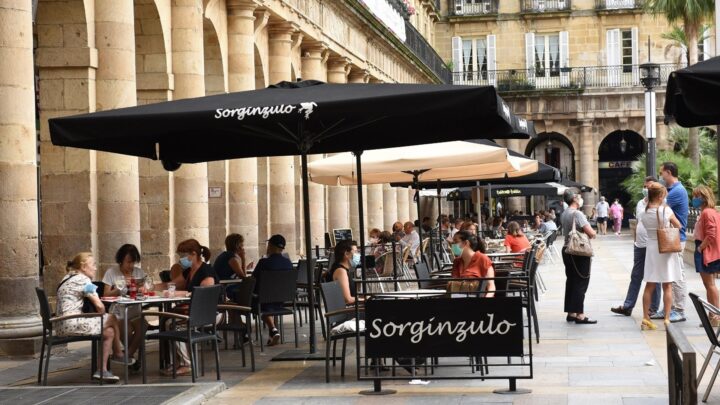 El cierre de terrazas de la hostelería de Bilbao se adelantará media hora entre semana