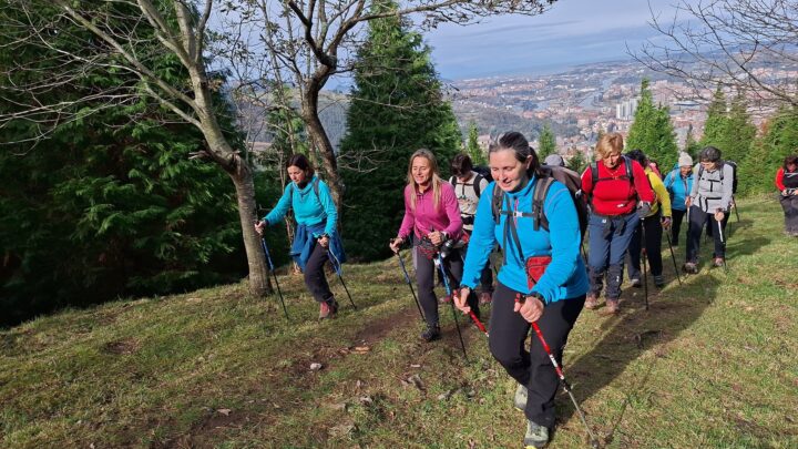 «Queremos llenar las cimas de mujeres»: La Federación Vizcaína de Montaña activa su plan de igualdad