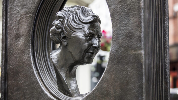 La reina del misterio cumple 50 años de leyenda: “Agatha Christie inventó al narrador poco fiable”