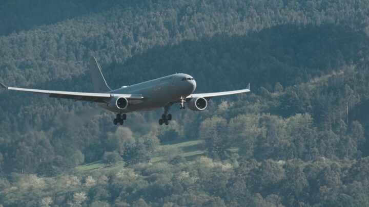 Desviados cuatro vuelos con destino Bilbao por fuertes rachas de viento