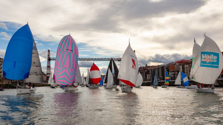 Volvió el encanto de la Regata del Gallo con 75 barcos bajo el Puente Colgante