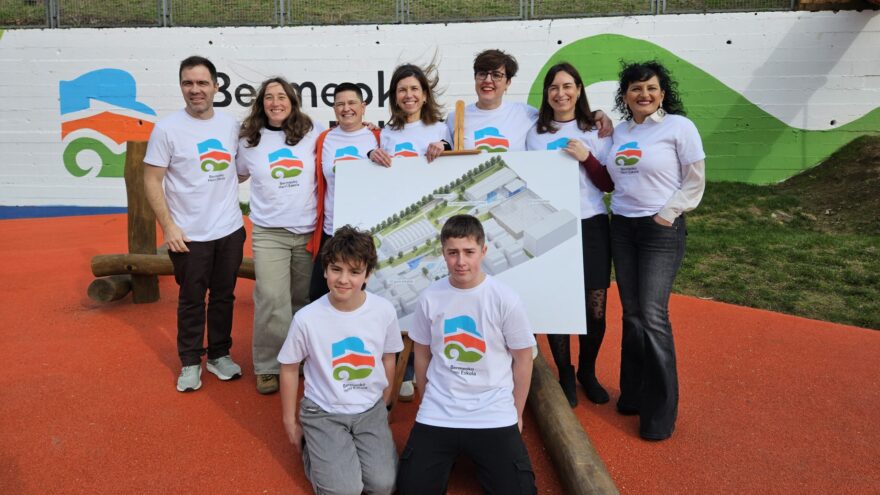 Bermeoko Herri Eskolak bere jolastoki berritzailea aurkeztu du