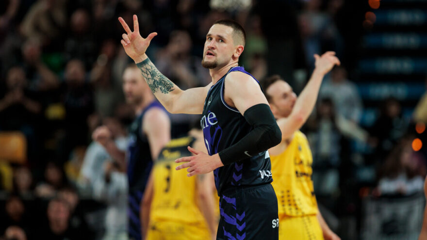 Y Normantas sacó su fusil