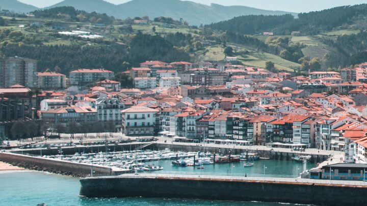 Lekeitio amplía las ayudas al alquiler para jóvenes y sube el límite de edad