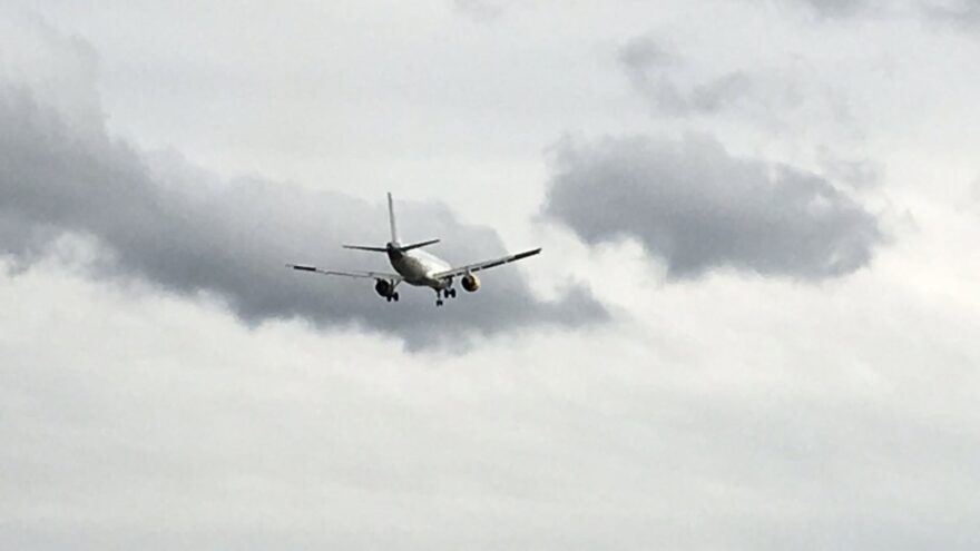 Ascienden a 17 los vuelos desviados o cancelados en el Aeropuerto de Bilbao