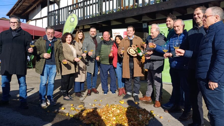 Amorebieta-Etxano inaugura la temporada del ‘txotx’ en Bizkaia