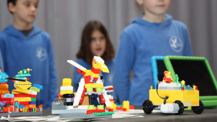 La EBI Steam Azoka reúne en Muskiz un centenar de proyectos y un millar de escolares