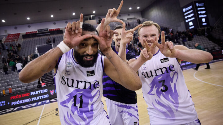 Nueva victoria de oficio del Surne Bilbao