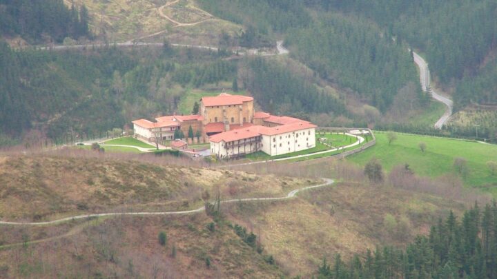 Zenarruza: historia, silencio y arte a los pies del monte Oiz