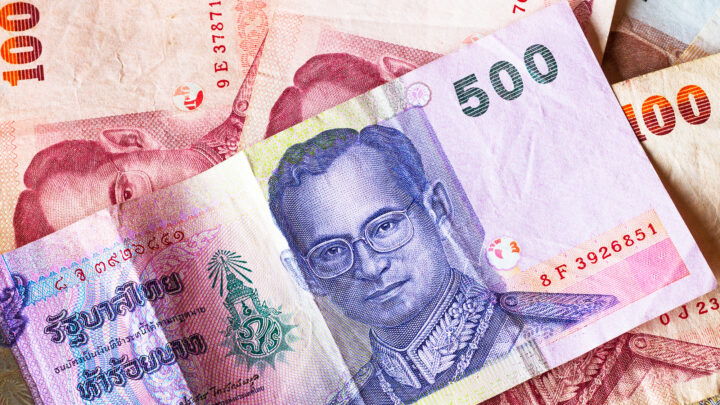 Las leyes más absurdas del mundo: desde no pisar al rey hasta no morirse en el Parlamento