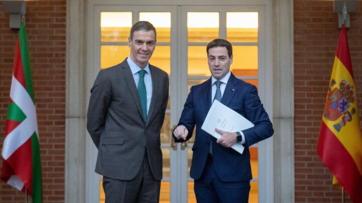 Sánchez y Pradales pactan cerrar el traspaso de Aeropuertos antes de abril