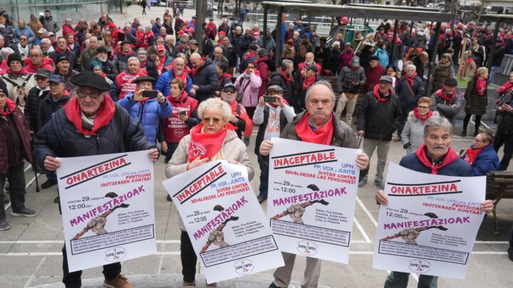 Pensionistas vascos se movilizan ante el PP por su «inaceptable» voto en contra de «revalorizar pensiones»